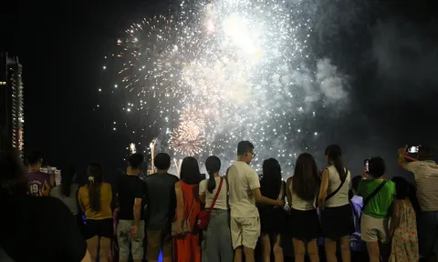 Đà Nẵng rực sáng pháo hoa với màn tranh tài mãn nhãn từ Ý và Mỹ