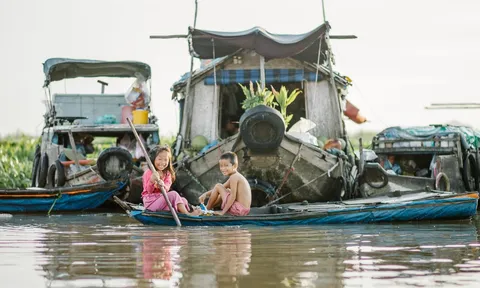 Miền Tây chìm vào mùa nước son: lũ tràn đồng, tôm cá đầy sông