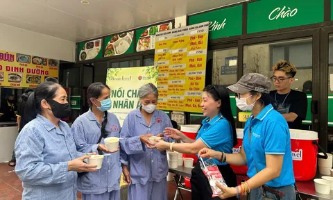 “Nồi cháo nhân ái Tạp chí Vietnam Travel” lan tỏa yêu thương tại Bệnh viện Phổi Trung ương