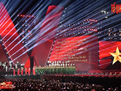 Hơn 50.000 trái tim hát Quốc ca tại concert quốc gia "Tổ quốc trong tim"
