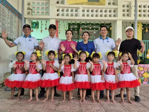 Trao yêu thương – Lan tỏa ánh trăng hạnh phúc đến trẻ em vùng cao
