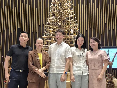 Khách sạn Potique Nha Trang tổ chức lễ thắp sáng cây thông Noel chào đón Giáng sinh và gây quỹ từ thiện