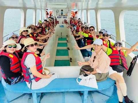 Khánh Hòa đón hơn 1,5 triệu lượt khách dịp lễ 30/4 – 1/5, nhiều khách sạn kín phòng