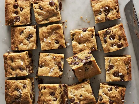 Chocolate Chip Cookie Bars - Thanh Cookie Socola
