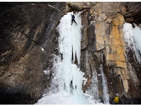 Bạn sẽ được học cách leo núi băng ở một trong những điểm mùa đông ly kỳ này