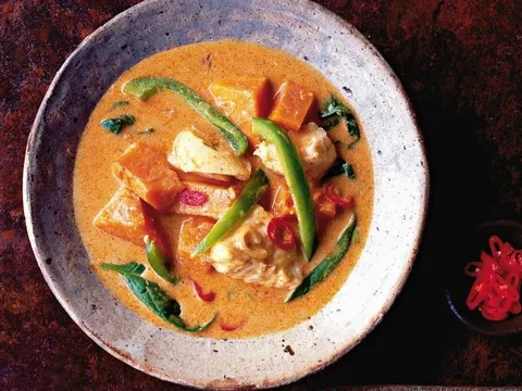 Dễ dàng nấu súp cá và bí đỏ kiểu Thái