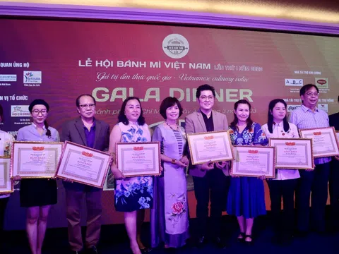Gala vinh danh 10 tập thể và 18 cá nhân xuất sắc tại Lễ hội bánh mì Việt Nam lần thứ 1