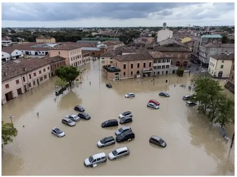 Vương quốc Anh đưa ra cảnh báo du lịch khi lũ lụt và đình công sân bay xảy ra ở Ý