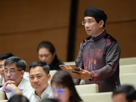 Đại biểu Quốc hội đề xuất cho phép mặc áo ngũ thân tại các hội nghị