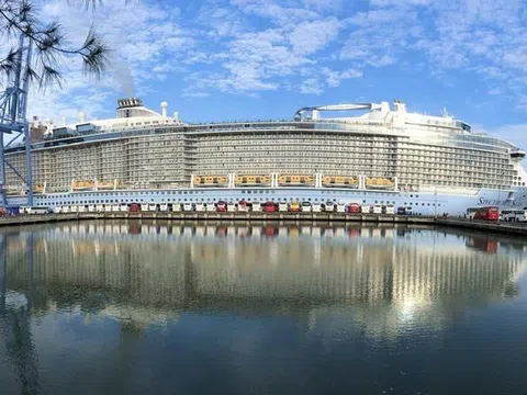 Siêu tàu hiện đại bậc nhất thế giới đưa 4.000 du khách đến Bà Rịa - Vũng Tàu