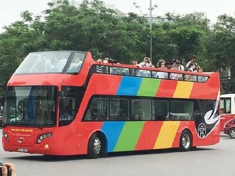 Đến Hà Nội dịp lễ 2/9, du khách được đi xe buýt 2 tầng miễn phí