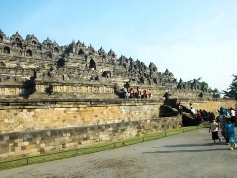 Chiêm ngưỡng ngôi đền Phật giáo lớn nhất thế giới Borobudur ở xứ vạn đảo Indonesia