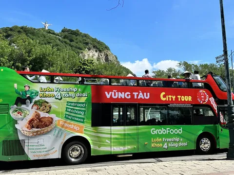 Khách du lịch sẽ được di chuyển bằng xe buýt 2 tầng khi đến Vũng Tàu