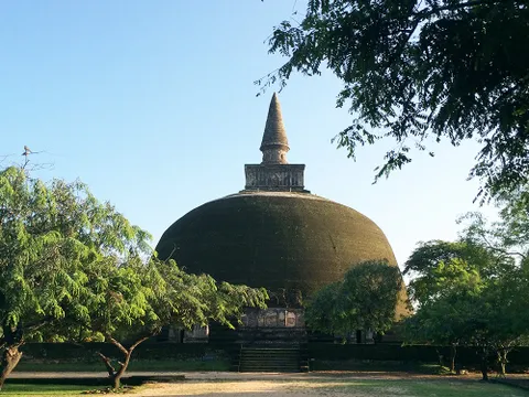 Thăm phế tích đền cổ ngàn năm tuổi ở cố đô Polonnaruwa của Sri Lanka