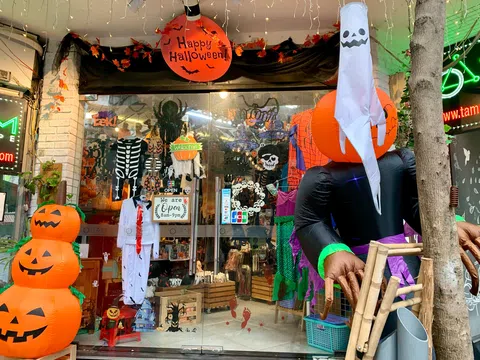 Tưng bừng không khí Halloween tại khắp phố phường TP.HCM