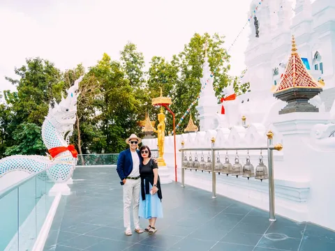 Nguyên Khang cùng mẹ tham dự lễ hội thả đèn trời lớn nhất thế giới