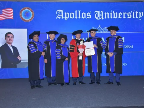 CEO LuxGroup Phạm Hà nhận bằng Tiến sĩ Danh dự Trường Đại học Apollos Hoa Kỳ