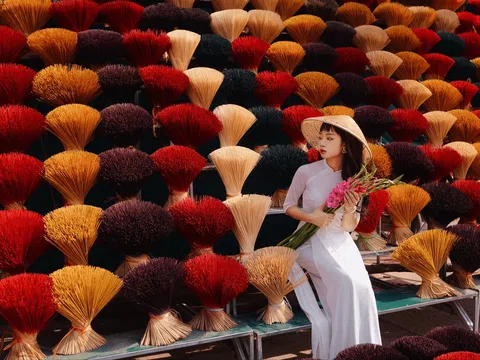 Rực rỡ sắc màu xuân tại làng hương Quảng Phú Cầu