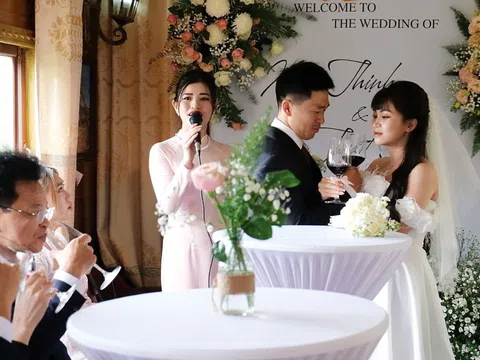 Lần đầu tiên, một đám cưới được tổ chức trên toa tàu cổ tại ga Đà Lạt