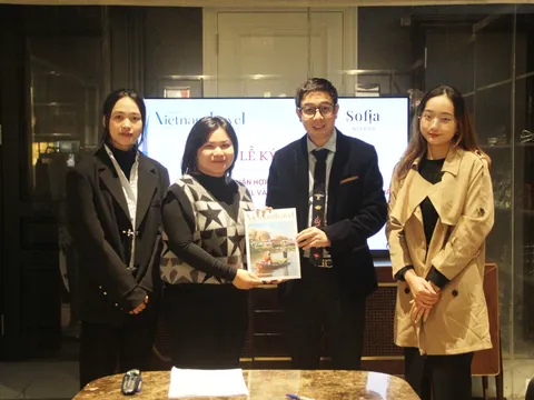 Ban lãnh đạo Tạp chí Vietnam Travel thăm và làm việc với Công ty cổ phần Sofia Nội thất