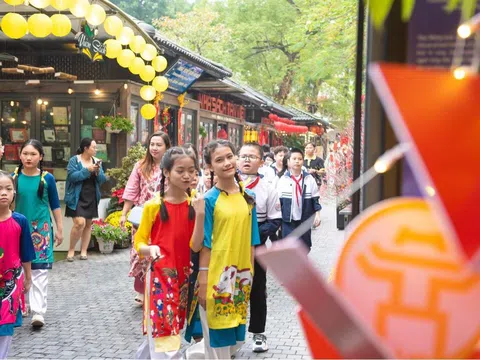 Phố sách Xuân Giáp Thìn 2024 của Hà Nội mở cửa xuyên Tết phục vụ người dân