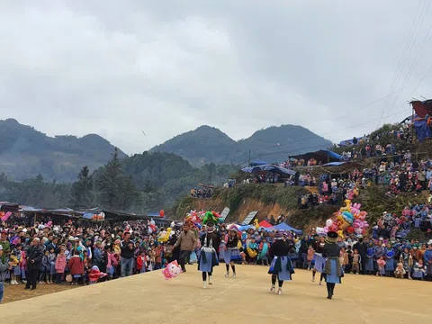 Đặc sắc lễ hội Gầu Tào của người Mông vùng Tây Bắc