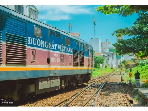 Ngỡ ngàng vẻ đẹp đường sắt Việt Nam như bước ra từ truyện tranh Nhật Bản