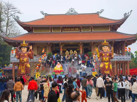 Du lịch văn hóa có yếu tố tâm linh ở Nghệ An hút khách những ngày đầu năm