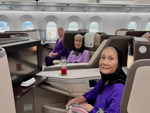 Chúng ta của sau này: Cụ bà 102 tuổi hào hứng ngồi ghế thương gia, vi vu Phú Quốc