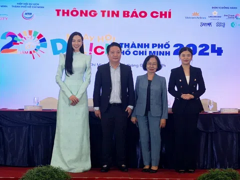Hoa hậu Thùy Tiên mang “Đu đêm” đến với Ngày hội Du lịch TP.HCM