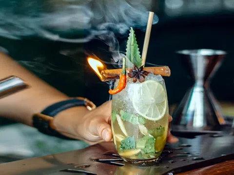 Đến TPHCM thưởng thức cocktail phở khói lửa độc đáo