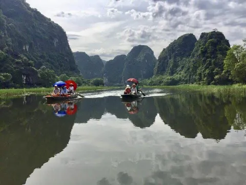 Thuộc top 10 kỳ quan thế giới không đông đúc, báo Anh gọi Ninh Bình là bí mật của Việt Nam