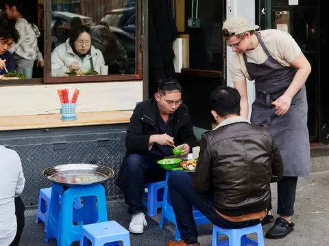 Món ăn bình dân của người Việt gây "náo loạn" phố Mỹ, được ca ngợi là "món ăn Việt Nam hấp dẫn nhất New York"