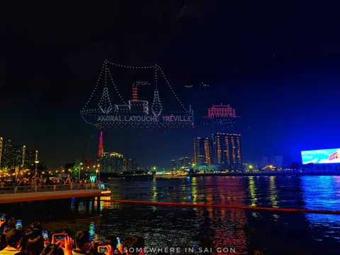 Ngàn ánh sao drone chiếu rọi “Thành phố Hồ Chí Minh – Lung linh dòng sông hát”