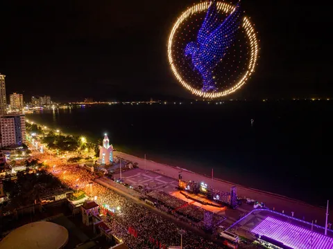 Mãn nhãn với "bữa tiệc" ánh sáng đêm khai mạc Lễ hội Vịnh Ánh sáng quốc tế Nha Trang 2024
