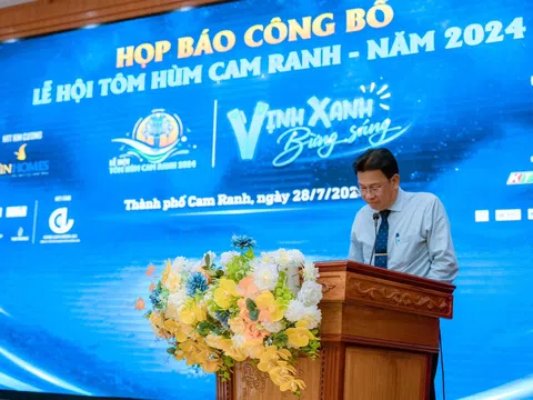 Đến Lễ hội Tôm hùm Cam Ranh 2024, săn lùng nhiều loại tôm hùm "khủng"