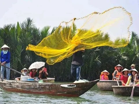 Việt Nam có 2 hoạt động được bình chọn là trải nghiệm trên thuyền thú vị nhất thế giới