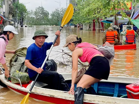 Vùng lụt Phúc Xá: Người dân sống không điện, nước vẫn ngập cao, hoạt động tham quan du lịch bị tạm dừng