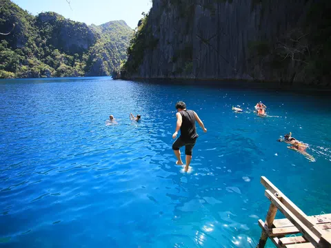 Lặn biển ngắm san hô giữa đảo ngọc ít người biết tại Philippines