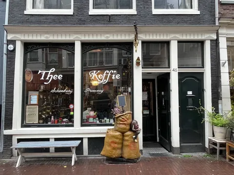 Tiệm cà phê 400 tuổi ở Amsterdam đóng cửa giữa cơn lốc "trend" TikTok