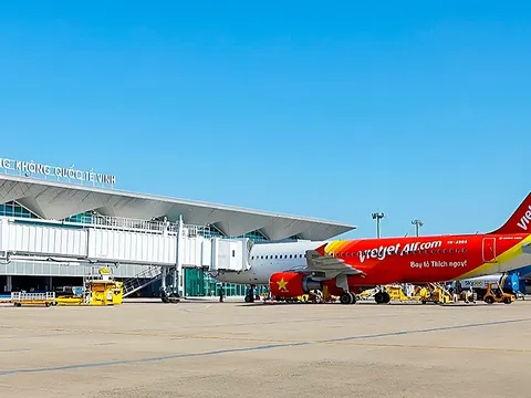 Sân bay Vinh đóng cửa, du khách xoay xở, tour tuyến “xoay trục”