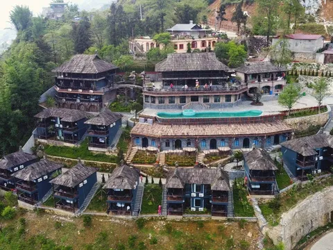 Sống chậm ở miền sương mây The Mong Village