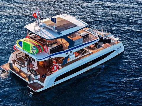 Khám phá vịnh Nha Trang bằng du thuyền hai thân Aman Yacht