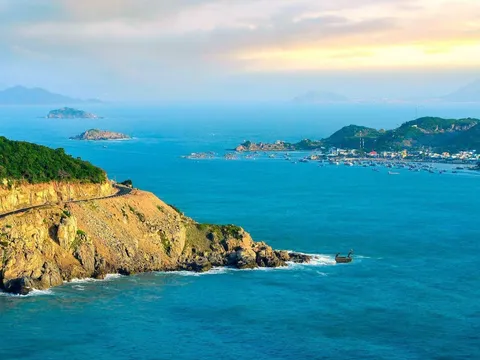 Giữ vững màu xanh cho du lịch Vịnh Vĩnh Hy