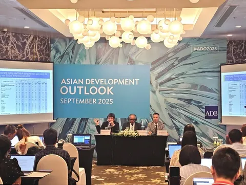 ADB nâng dự báo tăng trưởng kinh tế Việt Nam trong năm 2025 lên 6,7%