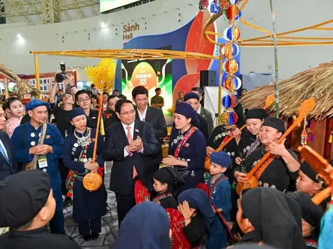 Thủ tướng Phạm Minh Chính: Hội chợ Mùa Thu lần thứ Nhất - 2025 phải thể hiện bản sắc Việt Nam trong thời kỳ hội nhập