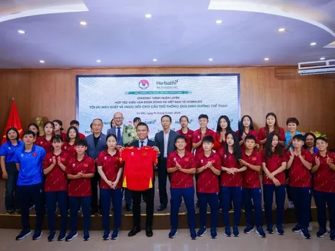 Đào tạo dinh dưỡng thể thao cho huấn luyện viên và cầu thủ Việt Nam