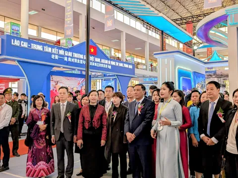 Hội chợ Thương mại Quốc tế Việt - Trung (Lào Cai) 2025 thu hút 700 gian hàng hai nước