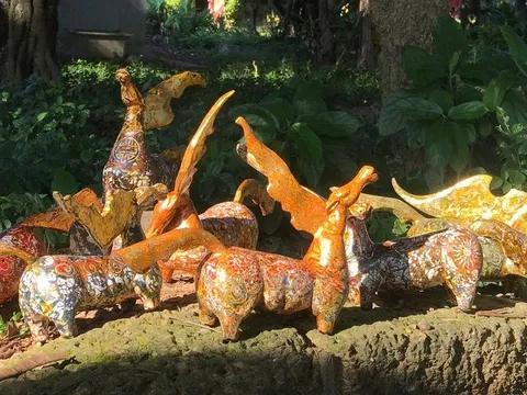 Bộ sưu tập 2.026 ngựa “Gióng”: Trải nghiệm du lịch làm sơn mài làng cổ và quà tặng đậm văn hóa Việt