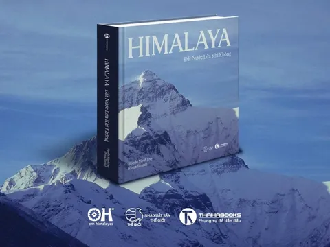 “Himalaya: Đất Nước Lửa Khí Không" – Cuốn sách ảnh đầu tiên của người Việt về “Xứ Tuyết”, kể chuyện du lịch bằng chiều sâu văn hóa và trải nghiệm cá nhân
